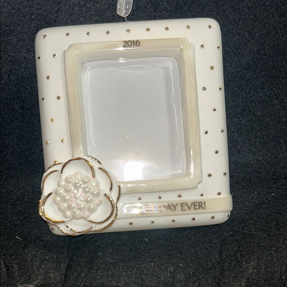 Elegant White and Gold Photo Frame